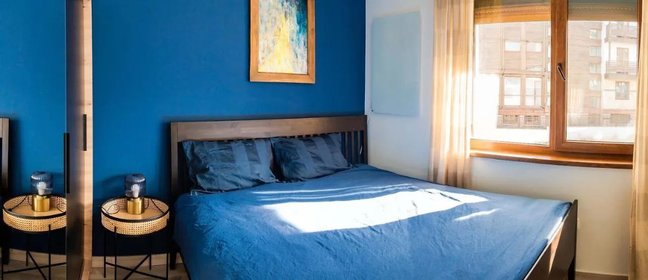 Large Stylish 2-Bedroom Apt, 2Min Walk To Ski Path, 7-8Min Walk To Gondola Bansko