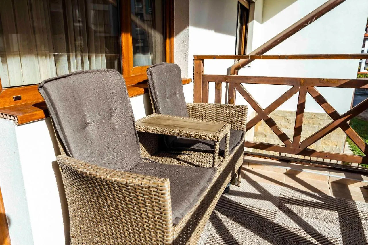 Large Stylish 2-Bedroom Apt, 2Min Walk To Ski Path, 7-8Min Walk To Gondola Bansko