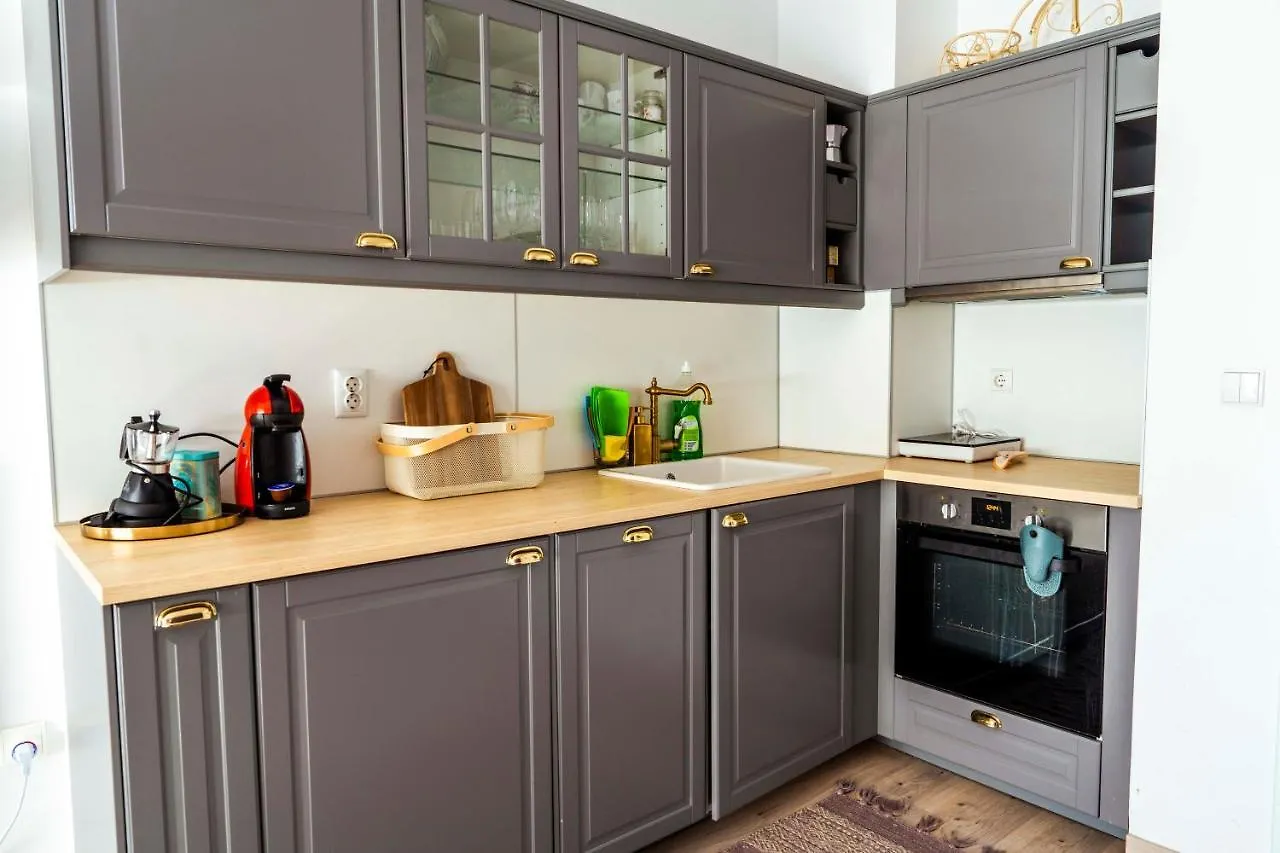 Large Stylish 2-Bedroom Apt, 2Min Walk To Ski Path, 7-8Min Walk To Gondola Bansko 0*,  Bulgaria