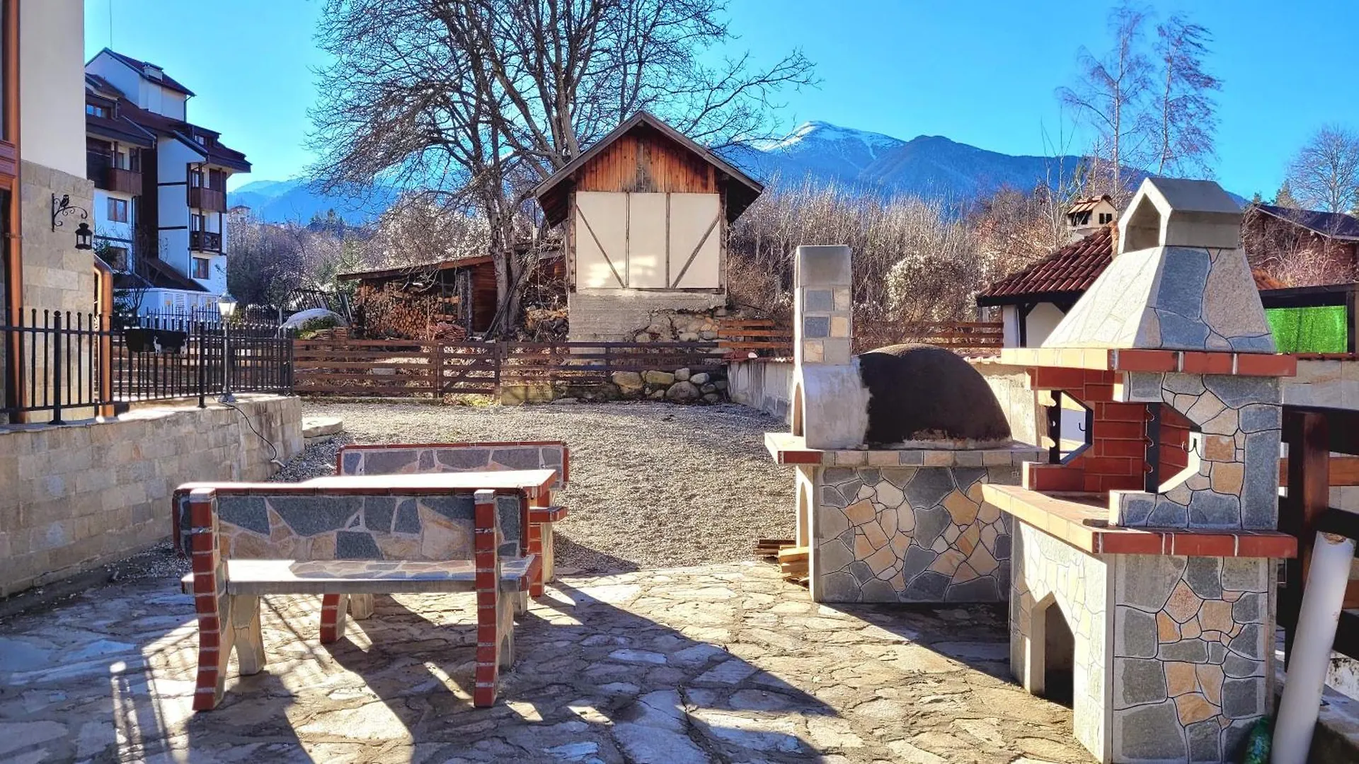 Large Stylish 2-Bedroom Apt, 2Min Walk To Ski Path, 7-8Min Walk To Gondola Bansko 0*,  Bulgaria